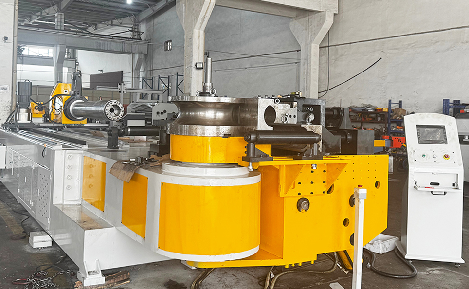 Vollautomatische Rohrbiegemaschine der CNC-L-Serie mit servohydraulischer Steuerung