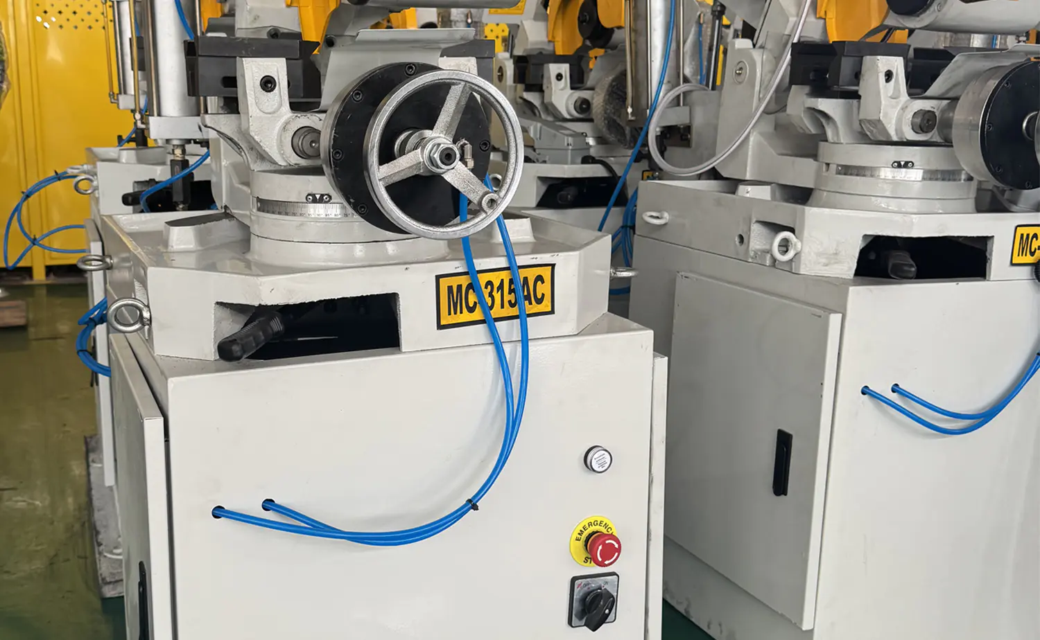 Luftbetriebene halbautomatische Rohrschneidemaschine der AC-Serie
