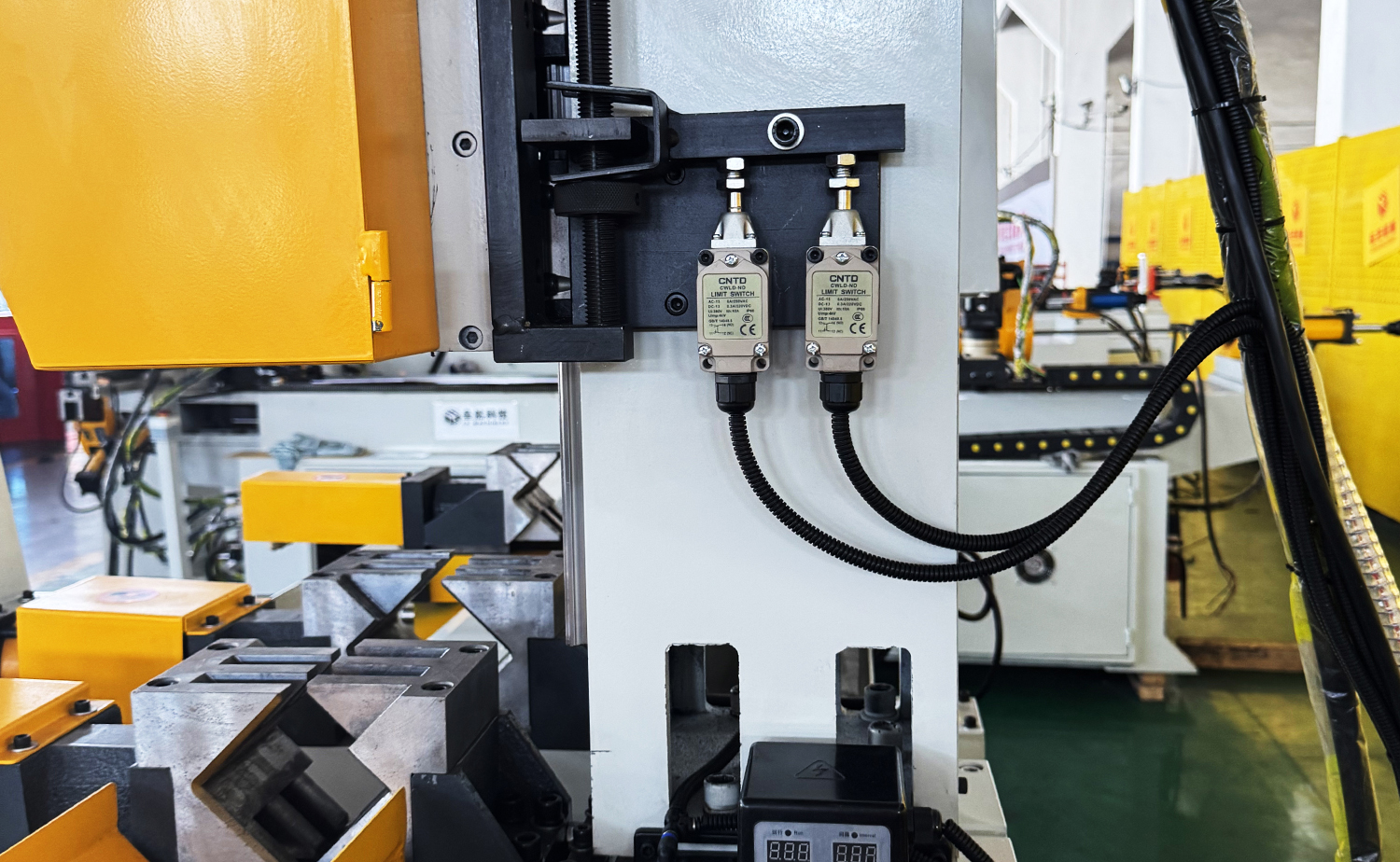 Vollautomatische Servo-Zuführungsrohrschneidemaschine der CNC-Serie