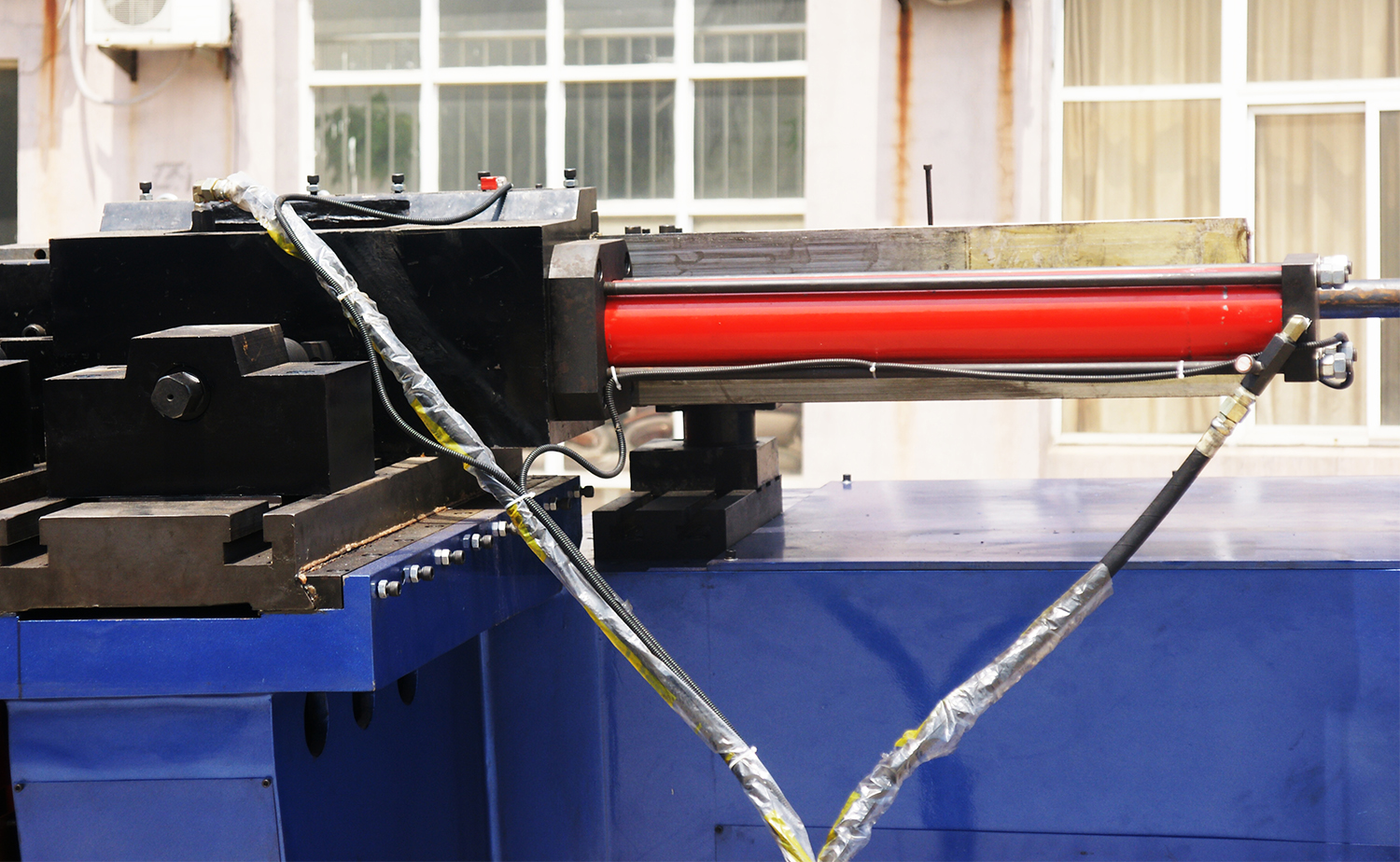Hochleistungs-Hydraulikrohrbiegemaschine der NC L-Serie