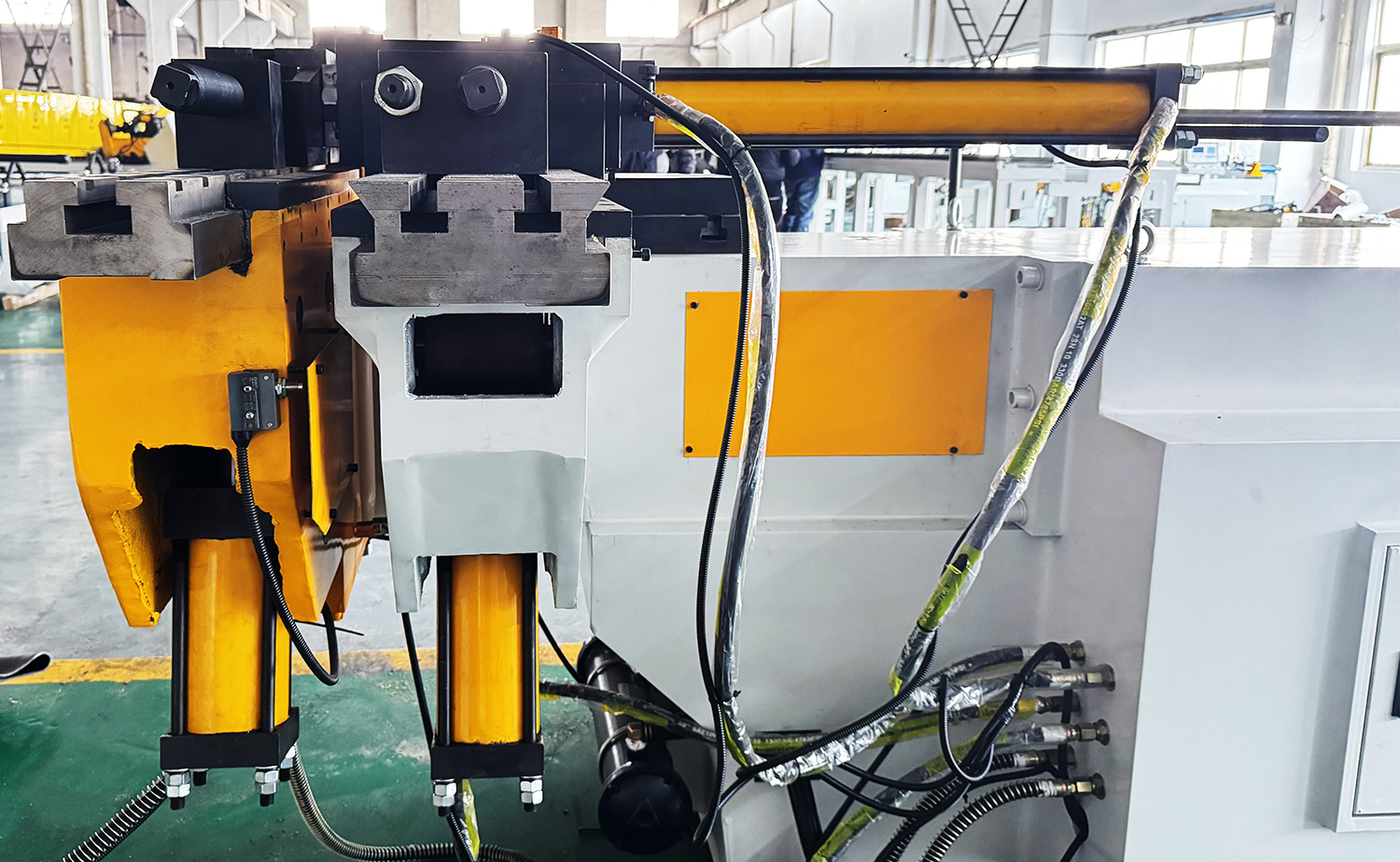 Hydraulische Rohrbiegemaschine der NC M-Serie mit Dornsteuerung