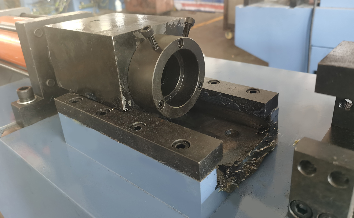 TM40 Hocheffiziente automatische Einzelkopf-Rohrendenformmaschine TM40 Hocheffiziente automatische Einzelkopf-Rohrendenformmaschine
