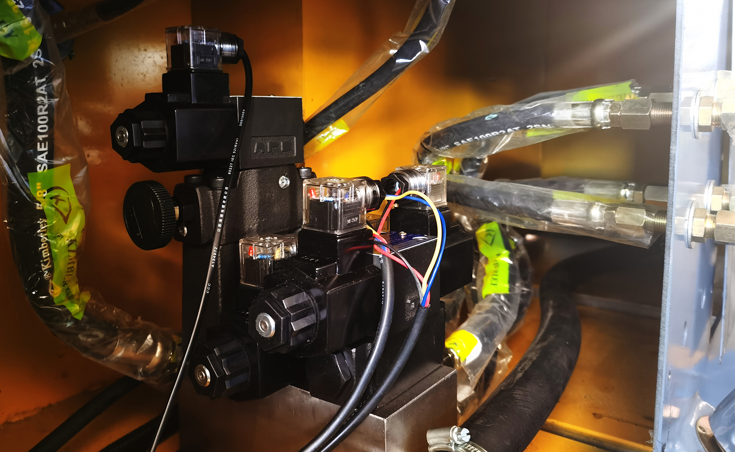 TM40 Hocheffiziente automatische Einzelkopf-Rohrendenformmaschine TM40 Hocheffiziente automatische Einzelkopf-Rohrendenformmaschine