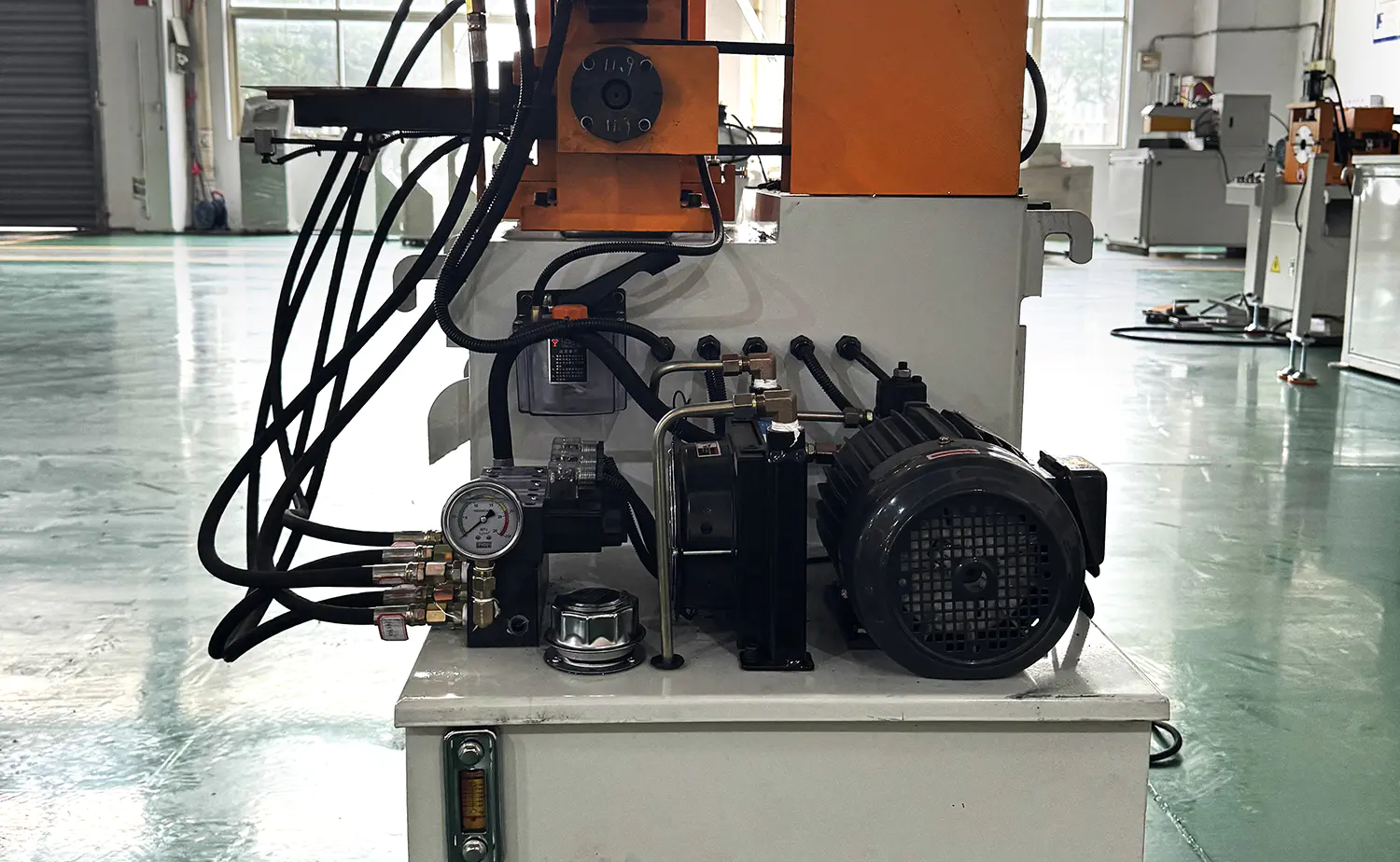 Hydraulische halbautomatische Rohranfasmaschine der EF PV1-Serie