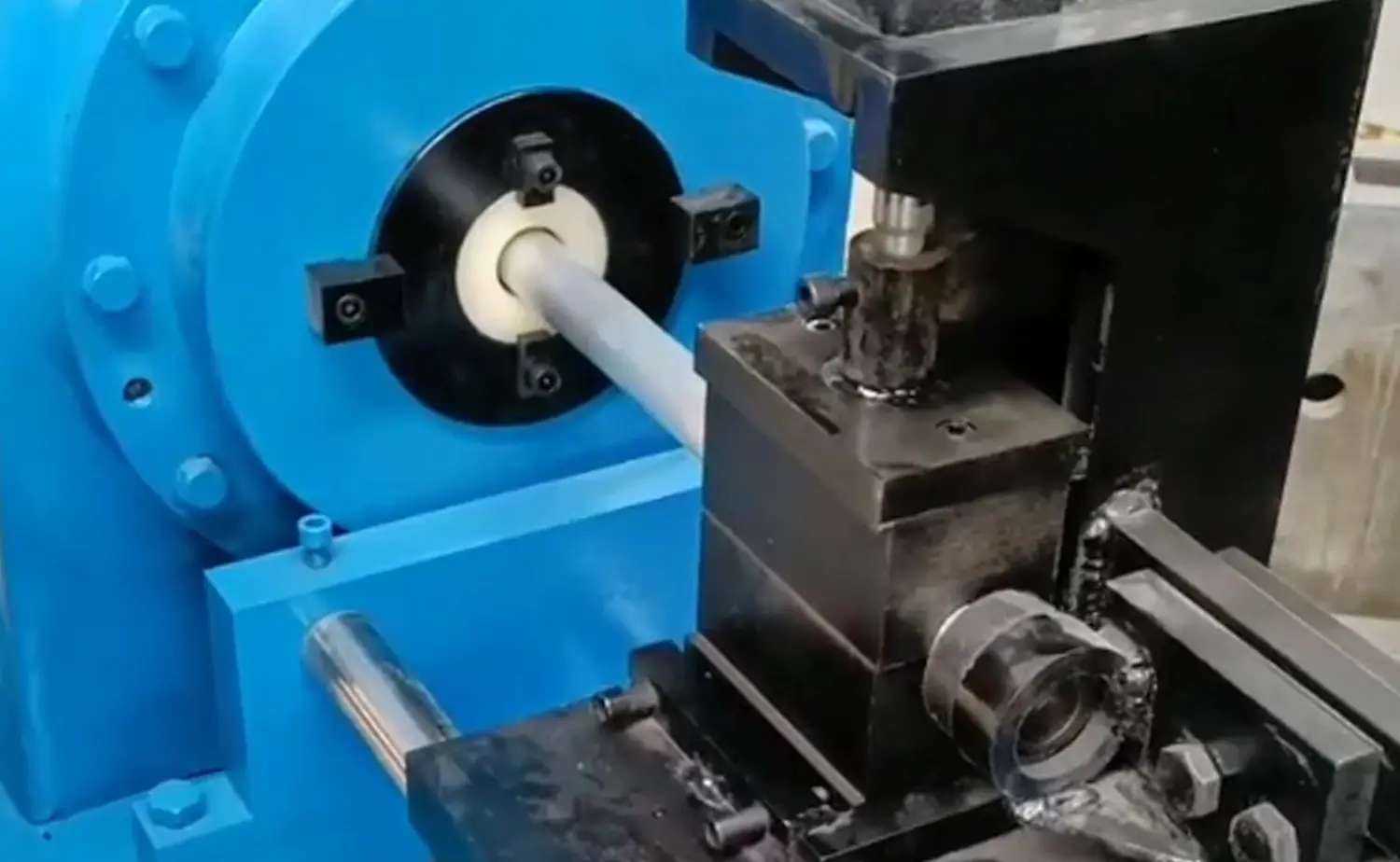 ZTM-50/60/76/114 Multimaterial anwendbare halbautomatische Kegelrohr-Reduziermaschine