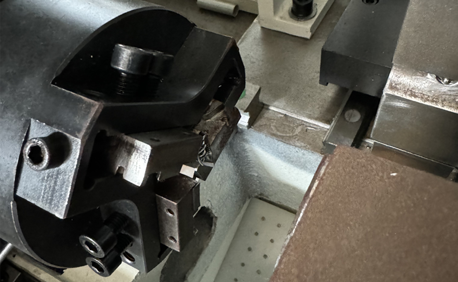 Schnelle Servo-Doppelkopfrohr-Anfasmaschine der DEF680CNC-Serie