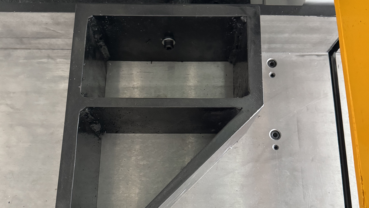 Horizontale halbautomatische Aluminiumschneidemaschine ESH Horizontale halbautomatische Aluminiumschneidemaschine ESH