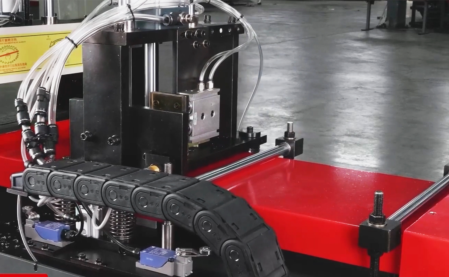 Vollautomatische Aluminium- und Kupferschneidemaschine der Serie CNC455 Vollautomatische Aluminium- und Kupferschneidemaschine der Serie CNC455