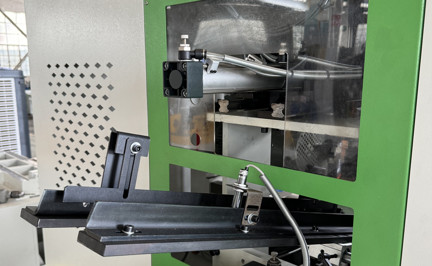 Schnelle Servo-Doppelkopfrohr-Anfasmaschine der DEF680CNC-Serie