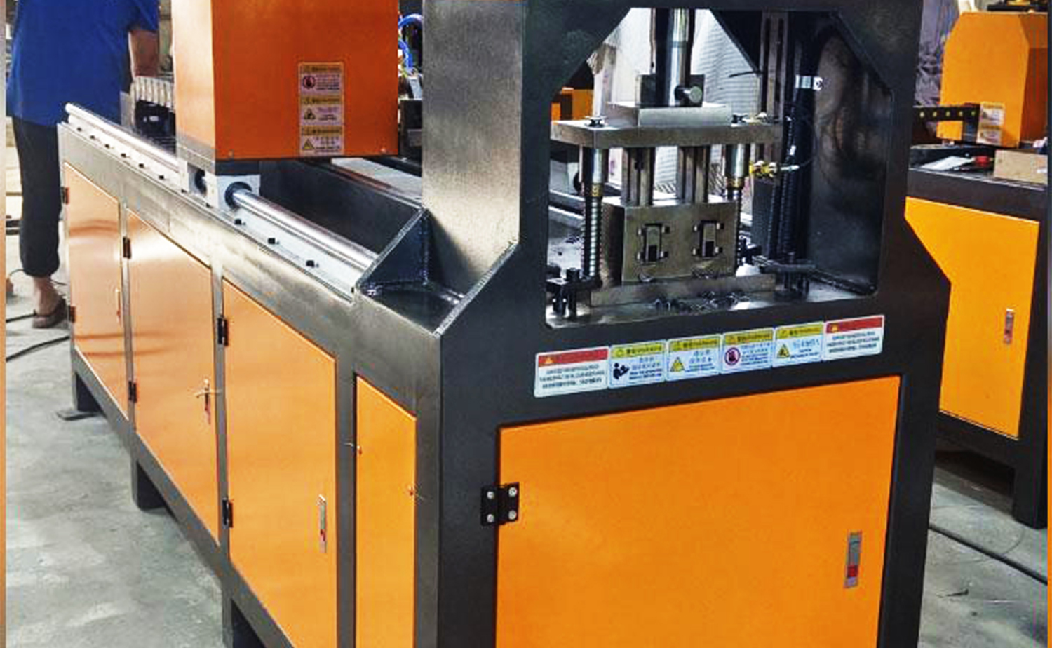 Automatische Einzylinder-Hydraulikstanzmaschine der CNC-Serie