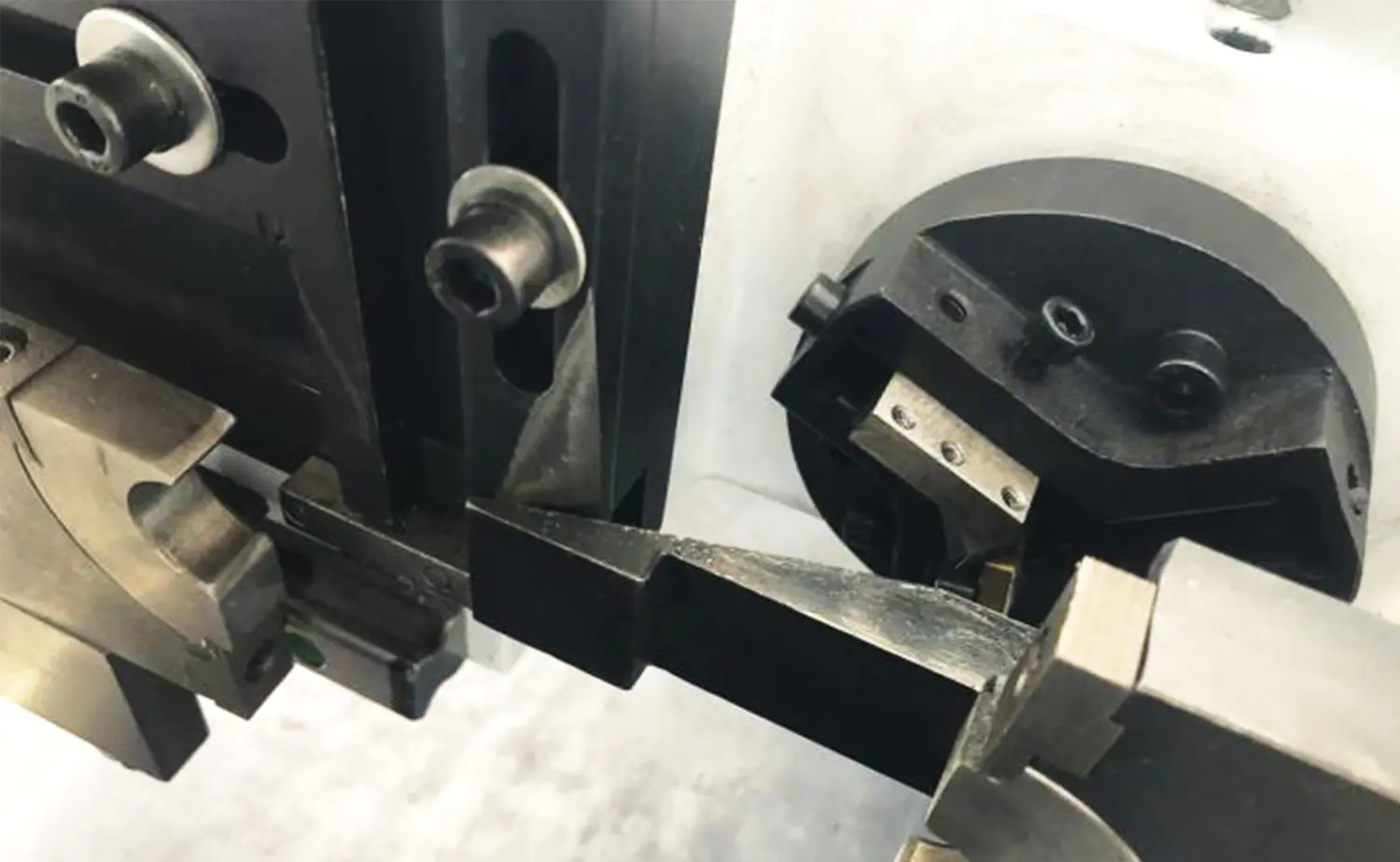 Doppelkopf-Hydraulikrohranfasmaschine der DEF PV-Serie Doppelkopf-Hydraulikrohranfasmaschine der DEF PV-Serie