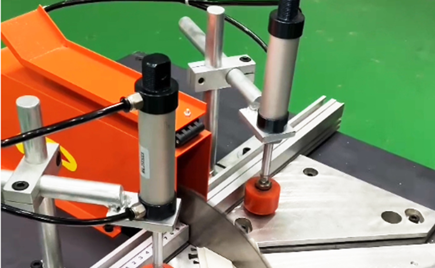 ES500 Halbautomatische Aluminiumrohrschneidemaschine mit Winkelschneidefunktion