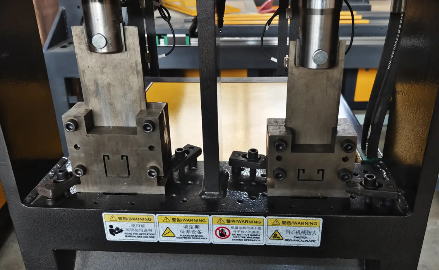 Halbautomatische Stanzmaschine HS-P-100-2P
