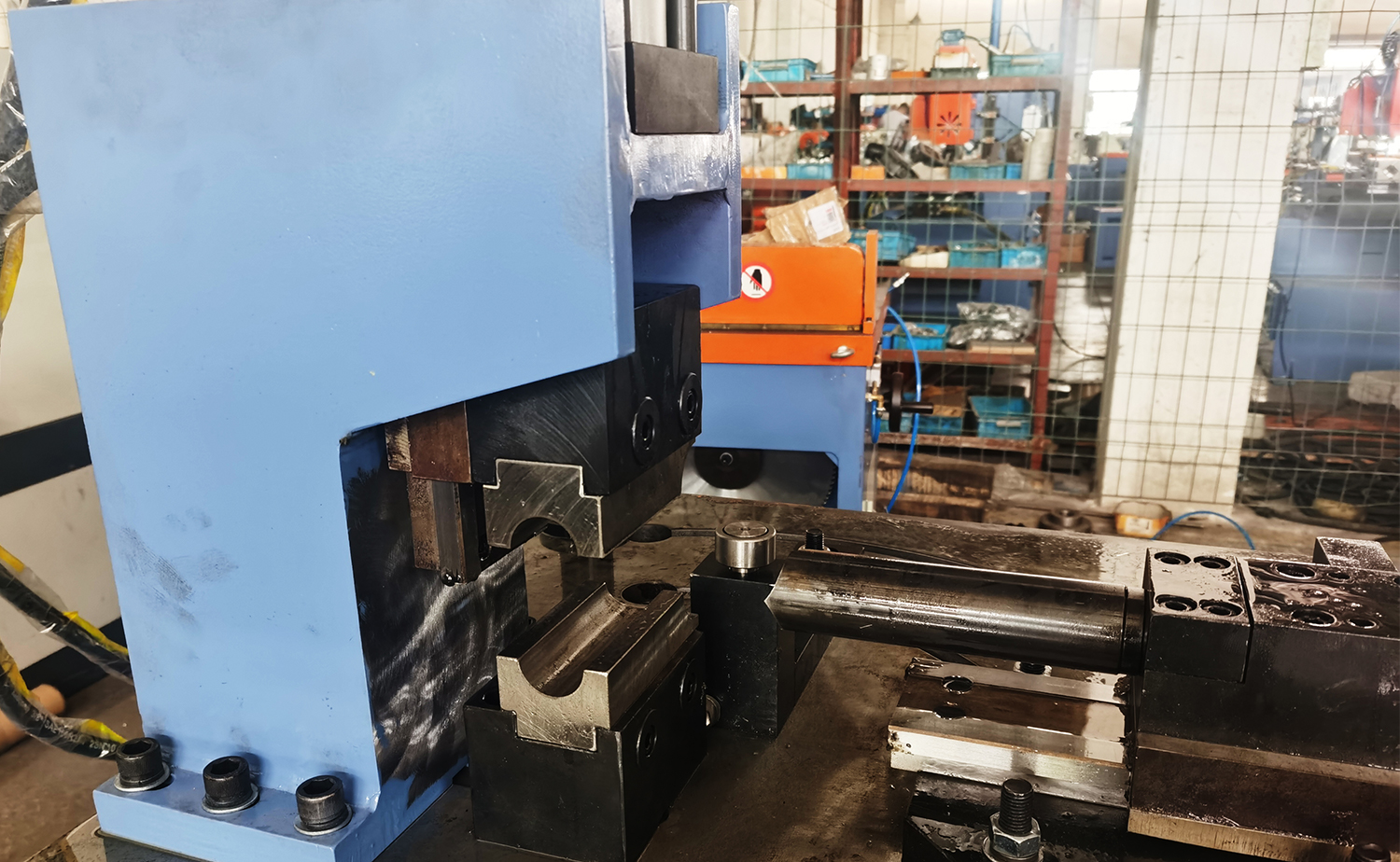 Rohrausklinkmaschine CH50