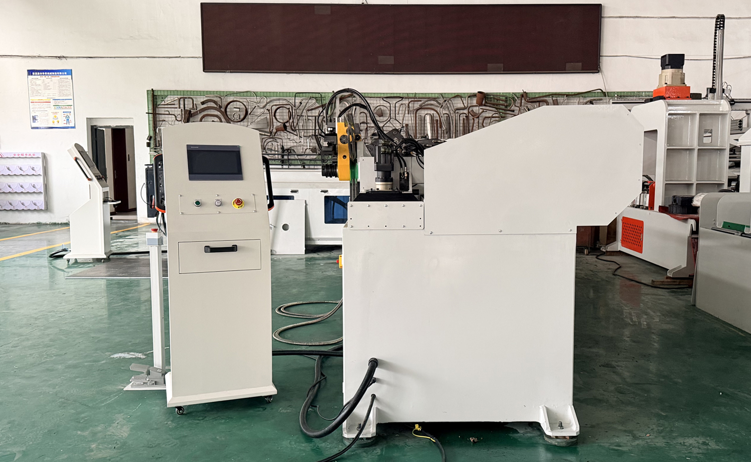 DB CNC-Doppelkopf-Rohrbiegemaschine