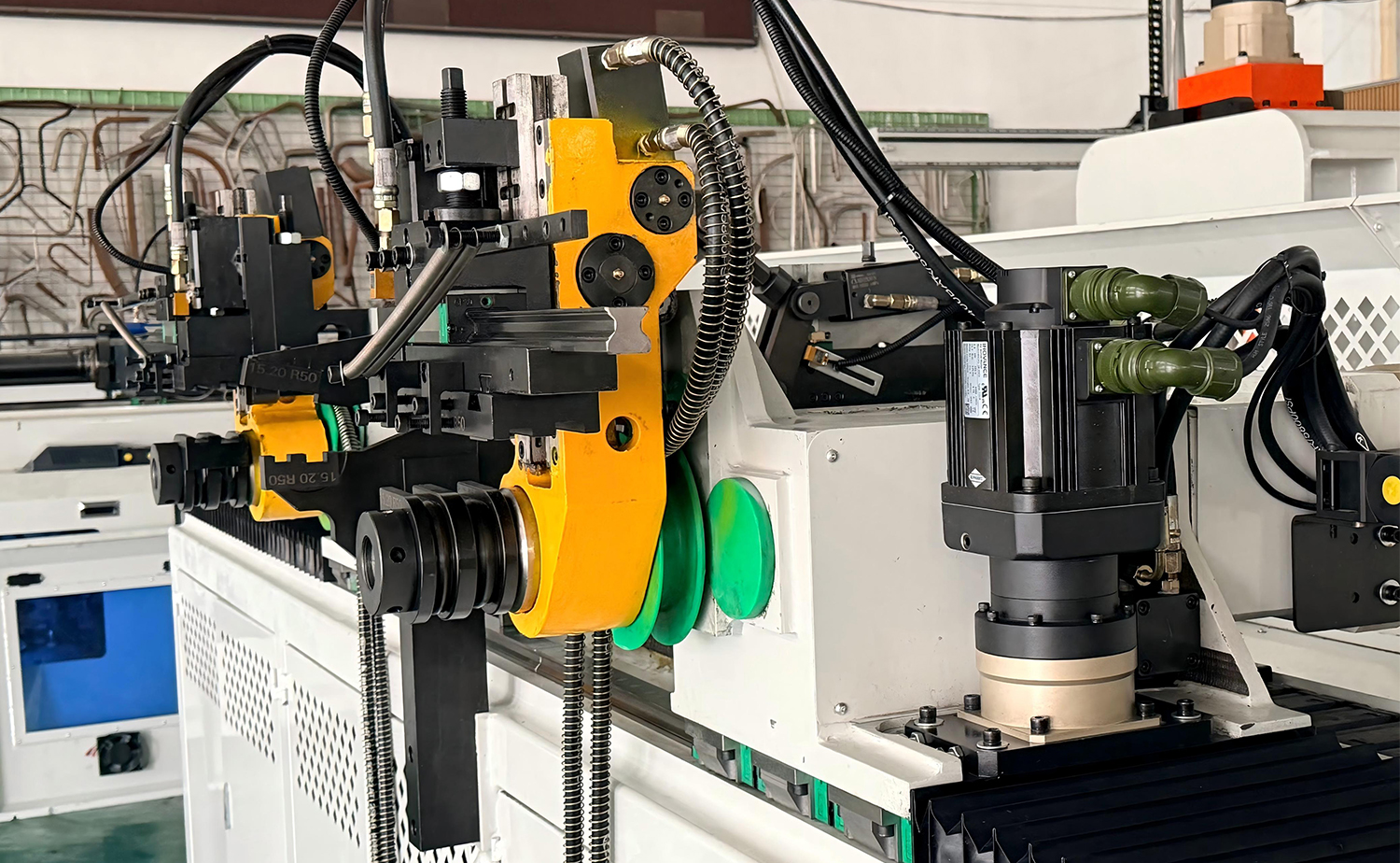DB CNC-Doppelkopf-Rohrbiegemaschine
