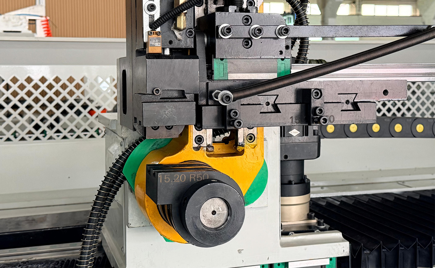 DB CNC-Doppelkopf-Rohrbiegemaschine