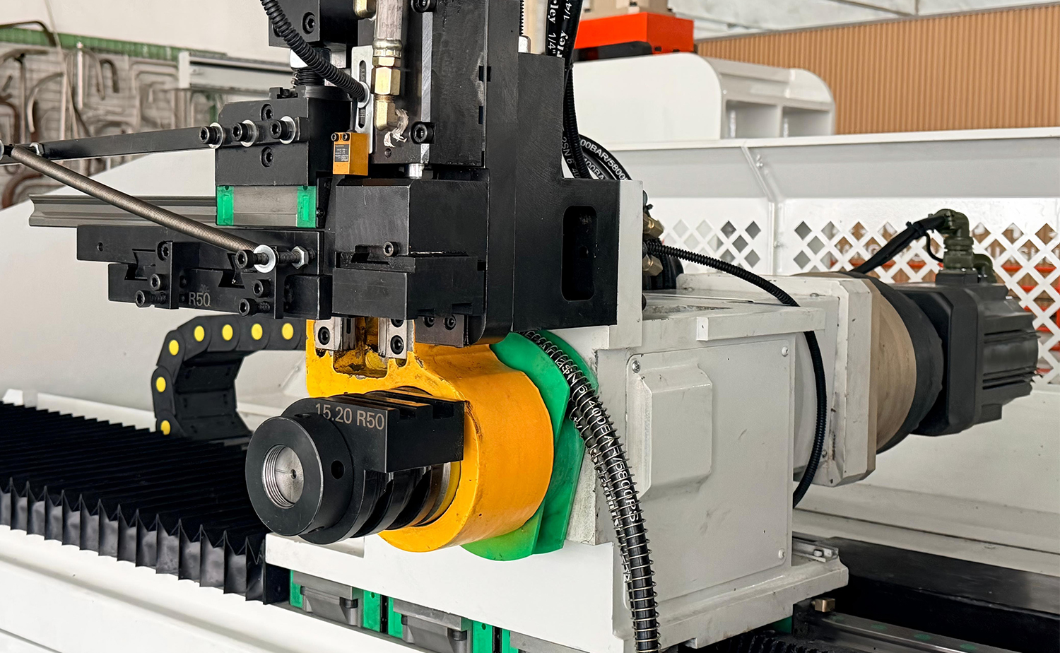 DB CNC-Doppelkopf-Rohrbiegemaschine