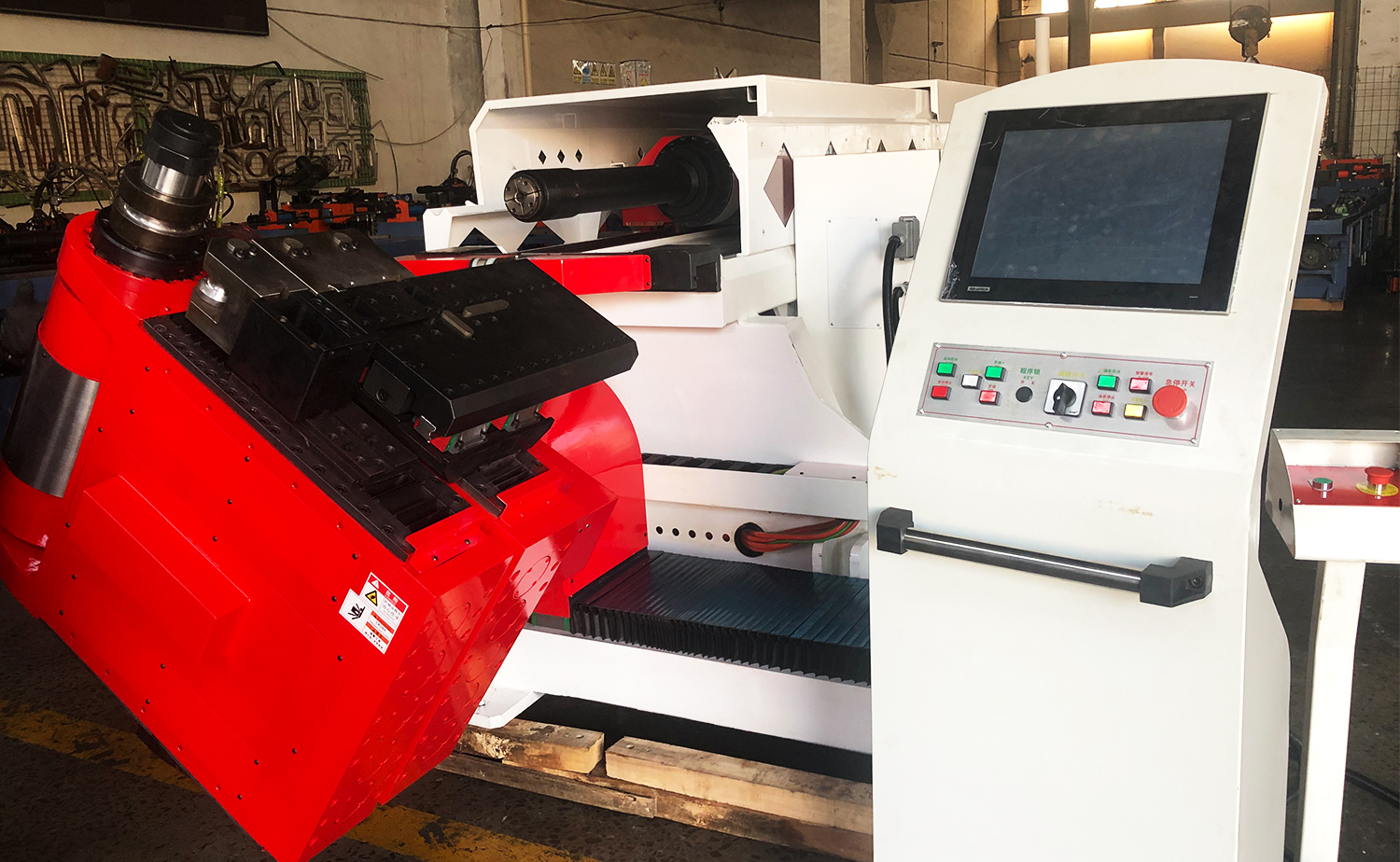 CNC-Rohrbiegemaschine mit Drehkopf – bidirektional