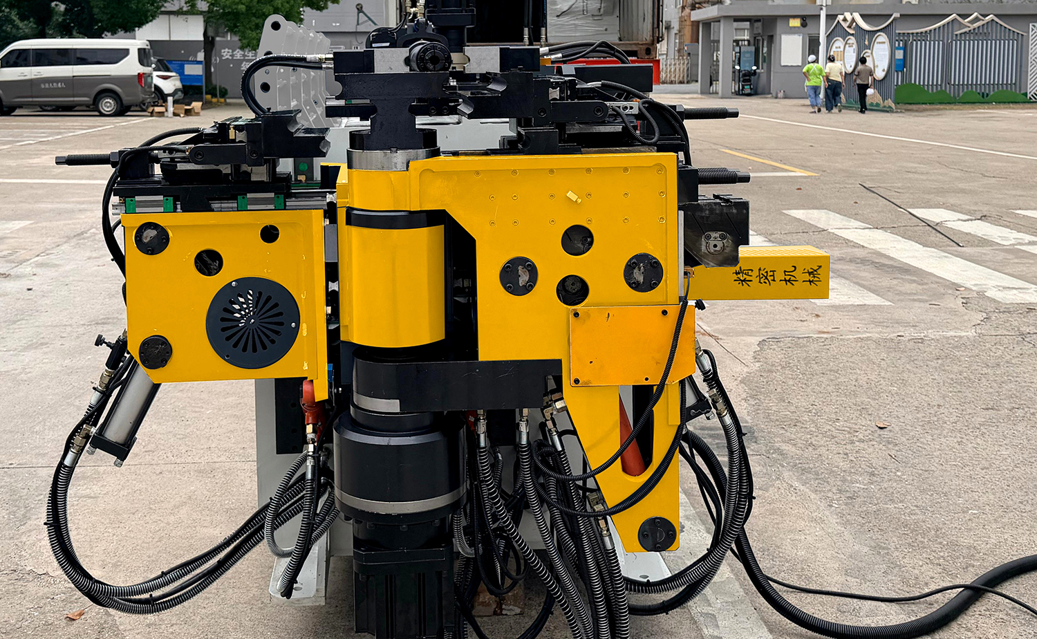 CNC-Rohrbiegemaschine für links und rechts