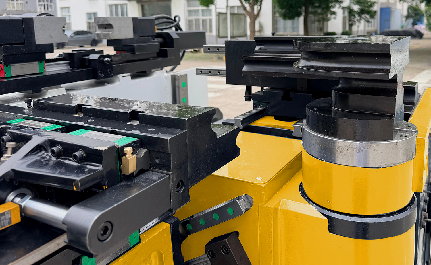 CNC-Rohrbiegemaschine für links und rechts