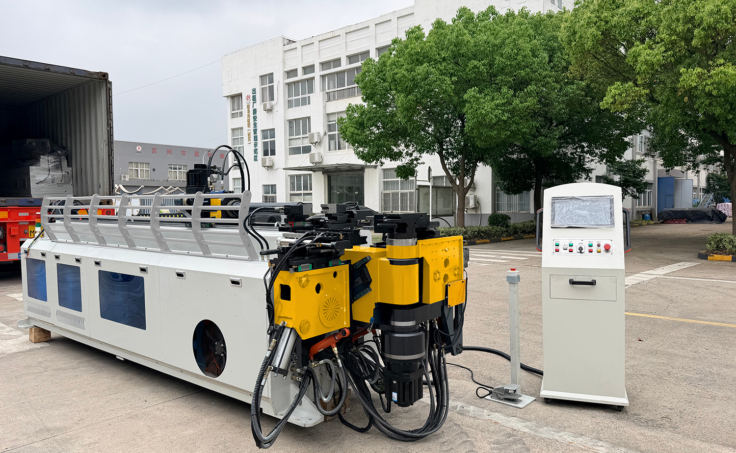 CNC-Rohrbiegemaschine für links und rechts