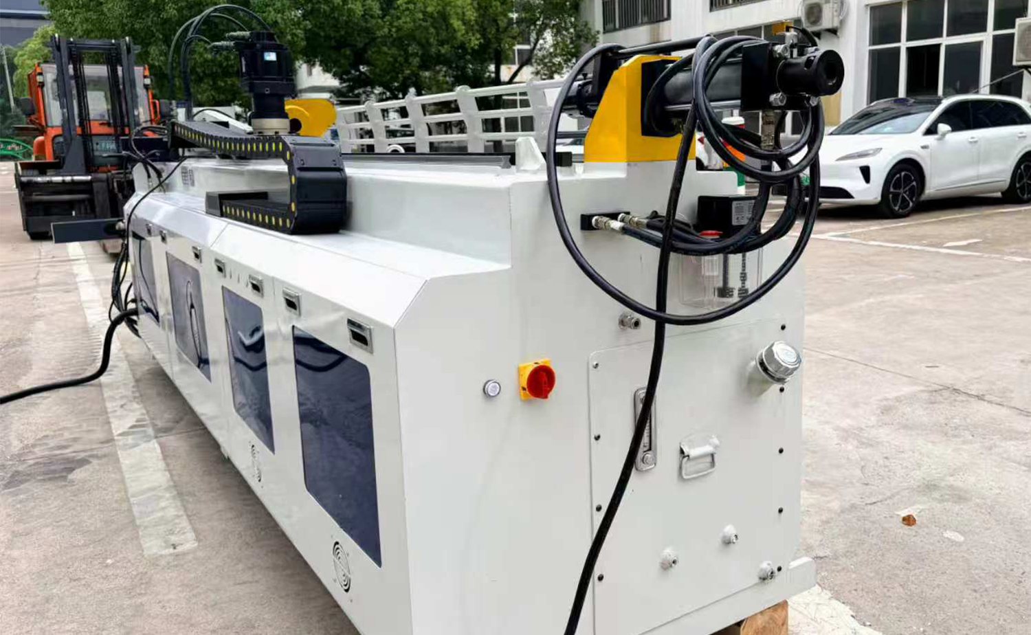 CNC-Rohrbiegemaschine für links und rechts
