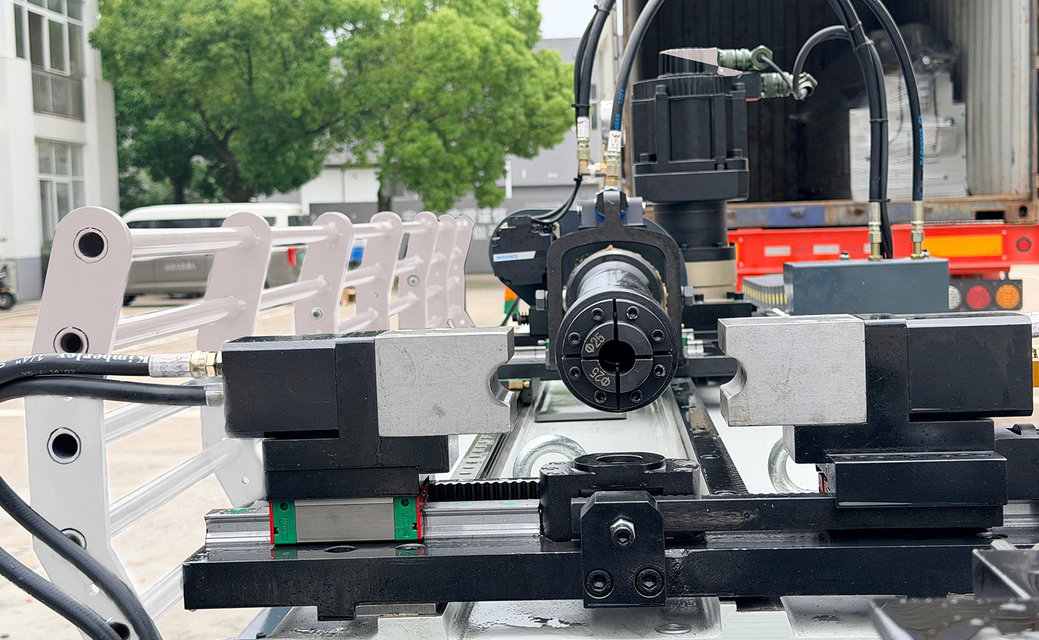 CNC-Rohrbiegemaschine für links und rechts
